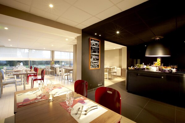 Lunch and dinner served, Regional cuisine - Campanile Compiegne (Compiègne)