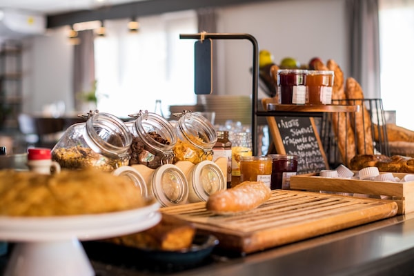 Daily buffet breakfast for a fee