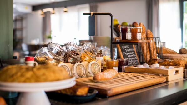 Daily buffet breakfast (EUR 13.9 per person)