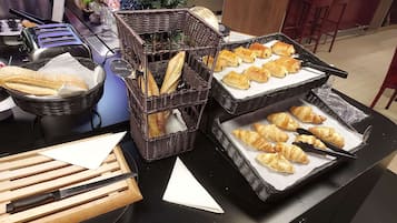 Desayuno buffet diario (EUR 13.9 por persona)