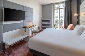 Chambre Standard, 1 grand lit, non-fumeurs | Coffres-forts dans les chambres, ameublement personnalisé, bureau