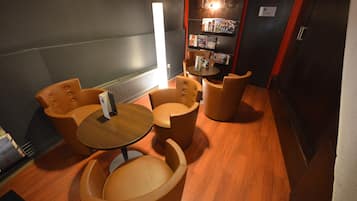 Coin salon dans le hall