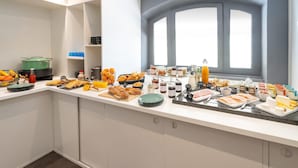 Frokostbuffé hver dag (mot et tillegg)