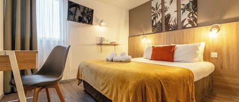 Classic-dobbeltværelse | Premium-sengetøj, skrivebord, arbejdsområde til bærbare computere