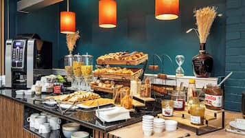 Daily buffet breakfast (EUR 10.90 per person)