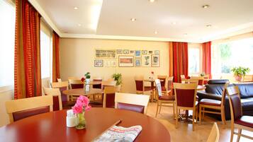 Dagelijks ontbijtbuffet (EUR 12.50 per persoon)