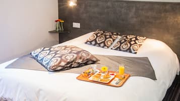 Double Room | Desk, laptop workspace, blackout drapes, soundproofing