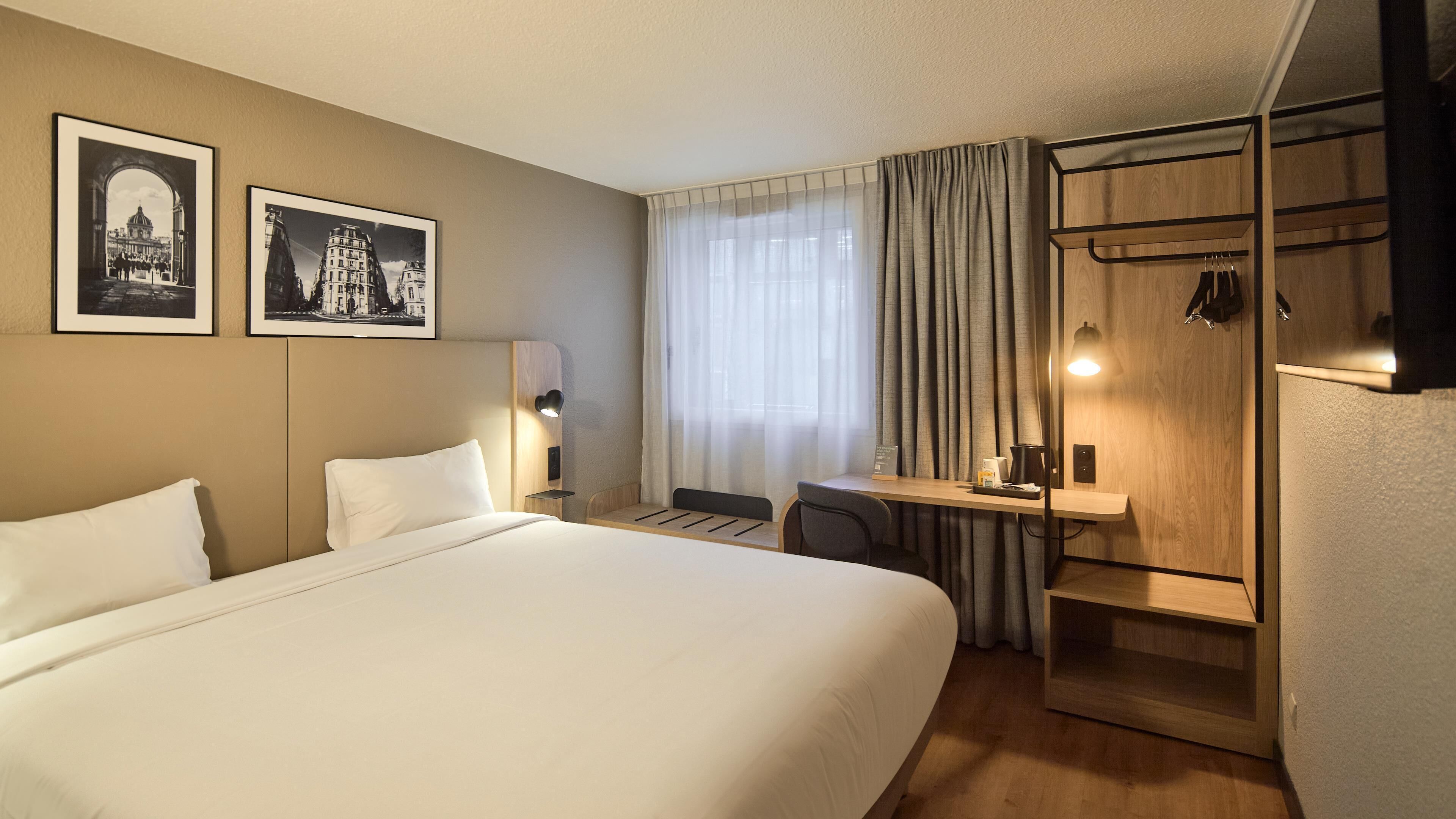 Ropa de cama de alta calidad, escritorio y cortinas blackout 