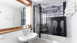 Combined shower/bathtub, eco-friendly toiletries, towels - Campanile PRIME - Marne-la-Vallée - Torcy (Torcy)
