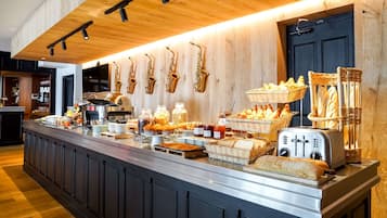 Dagelijks ontbijtbuffet (EUR 14.90 per persoon)