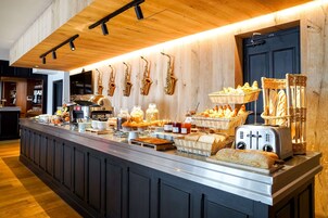 Daily buffet breakfast (EUR 14.90 per person)