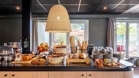 Daily buffet breakfast (EUR 14.9 per person)