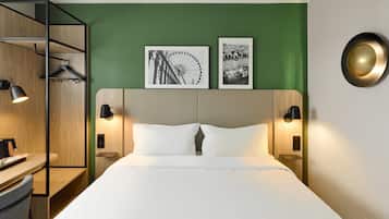 Standardrum - 1 queensize-säng | Sängtillbehör av högsta kvalitet, skrivbord och mörkläggningsgardiner