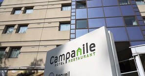 A sign for Campanile Hotel Restaurant. - Campanile PRIME - Paris Gennevilliers Barbanniers (Gennevilliers)