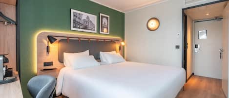 Superior Room, 1 King Bed | Premium bedding, desk, blackout drapes, soundproofing