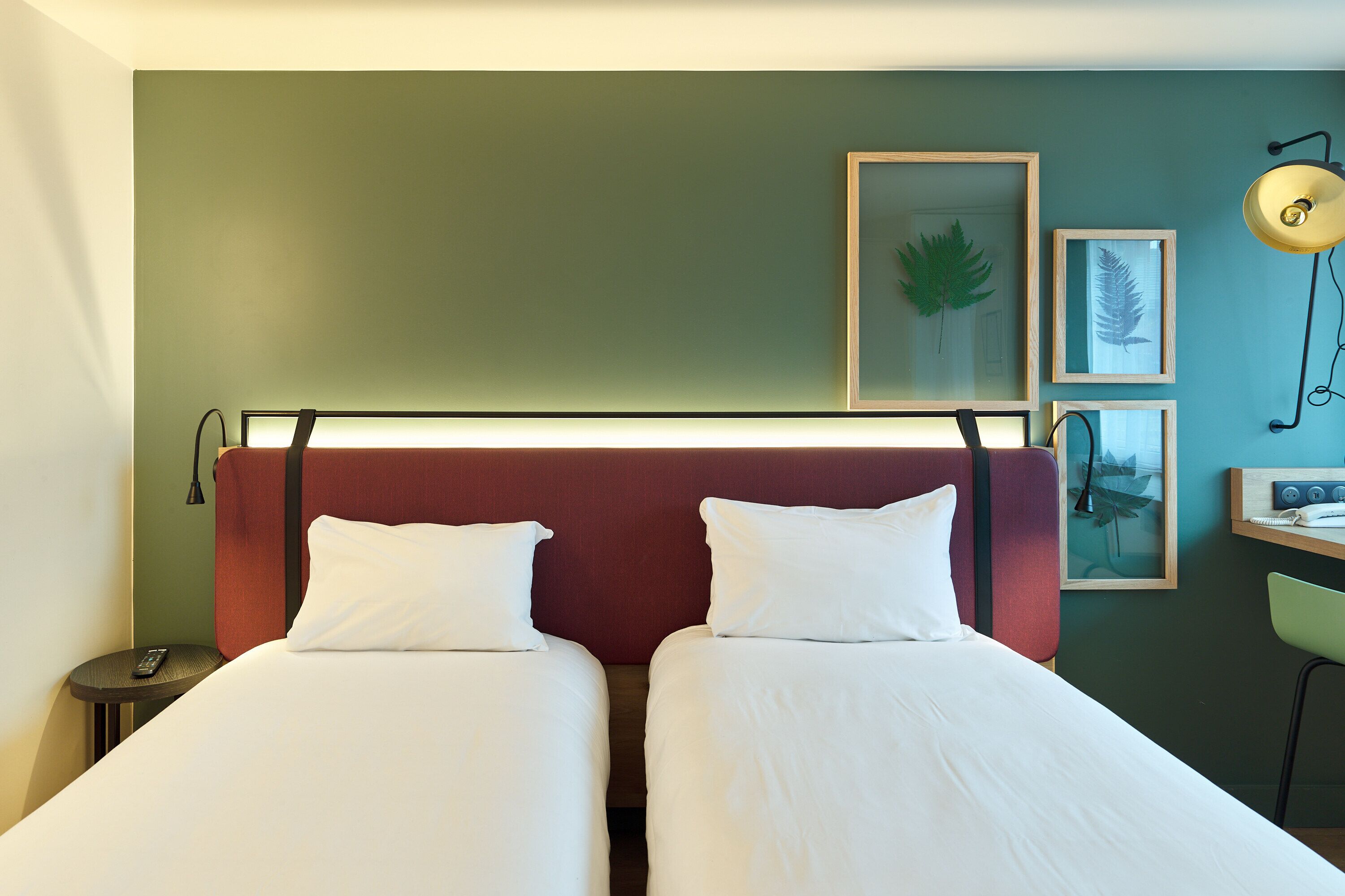 Ropa de cama de alta calidad, escritorio, cortinas opacas