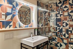 Superior-Zimmer, 1 Queen-Bett | Badezimmer | Umweltfreundliche Kosmetikartikel, Haartrockner, Bidet, Handtücher