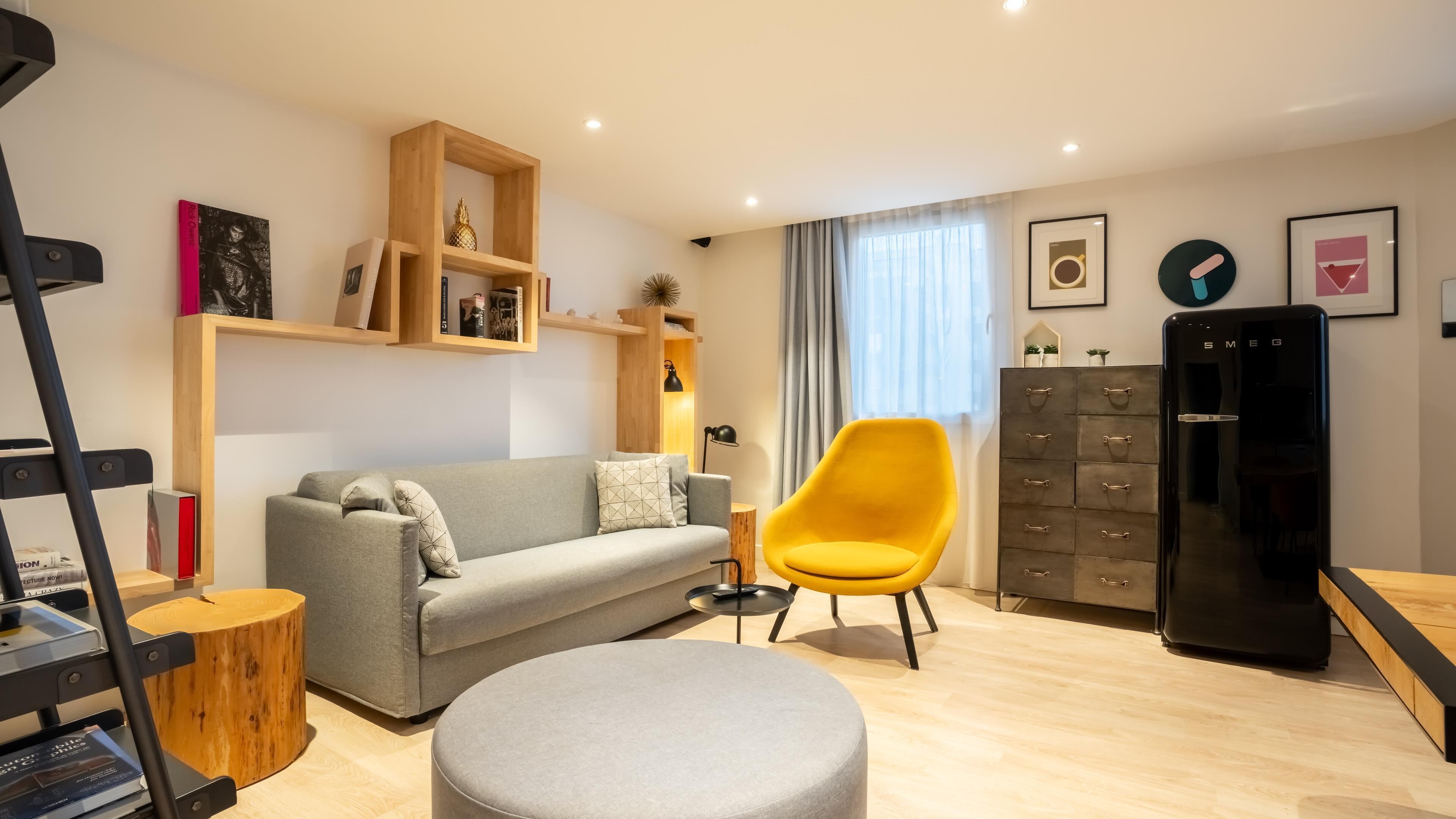 Suite, 1 King Bed with Sofa bed