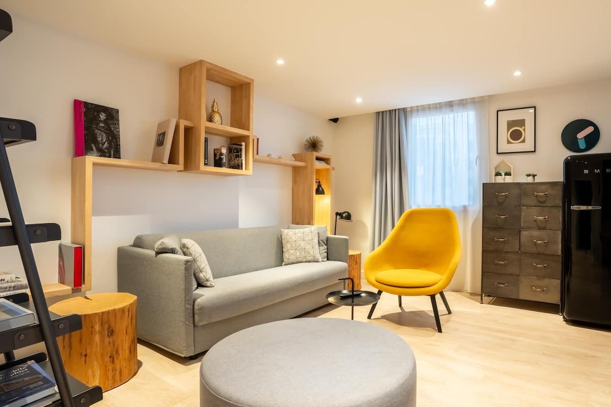Suite, 1Â King-Bett und Schlafsofa | Hochwertige Bettwaren, Schreibtisch, laptopgeeigneter Arbeitsplatz
