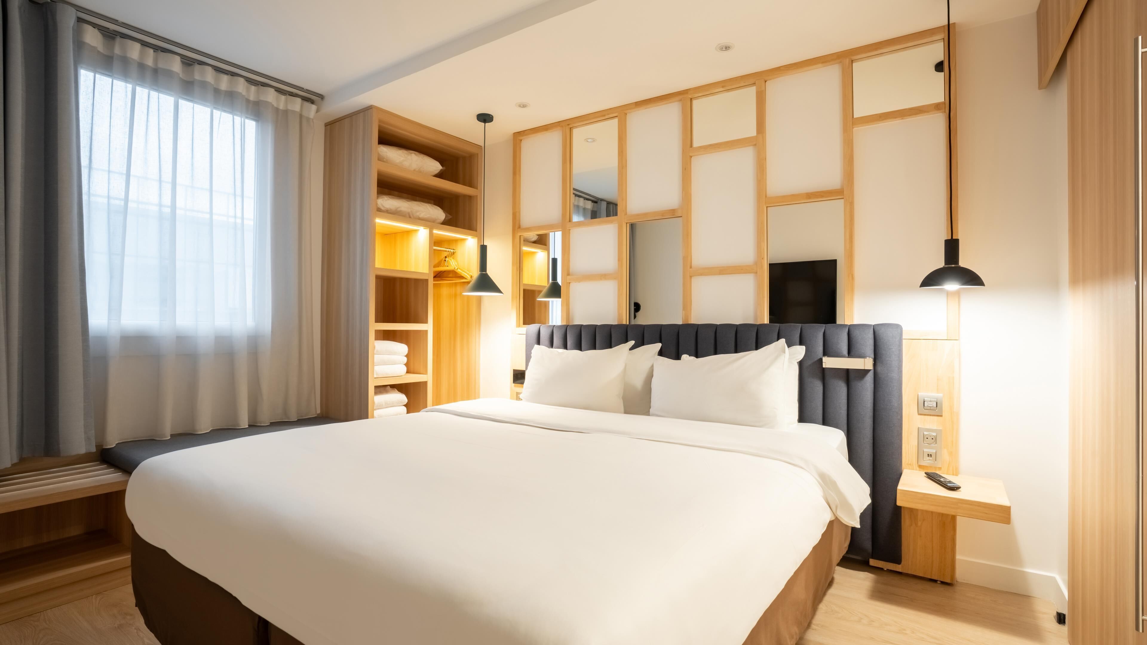 Junior Suite, 1 King Bed with Sofa bed