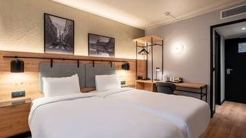 Standard Room, 2 Twin Beds | Premium bedding, desk, laptop workspace, blackout drapes