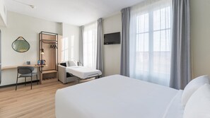 Premium bedding, individually furnished, desk, laptop workspace - Campanile PRIME - Suresnes - La Défense (Suresnes)