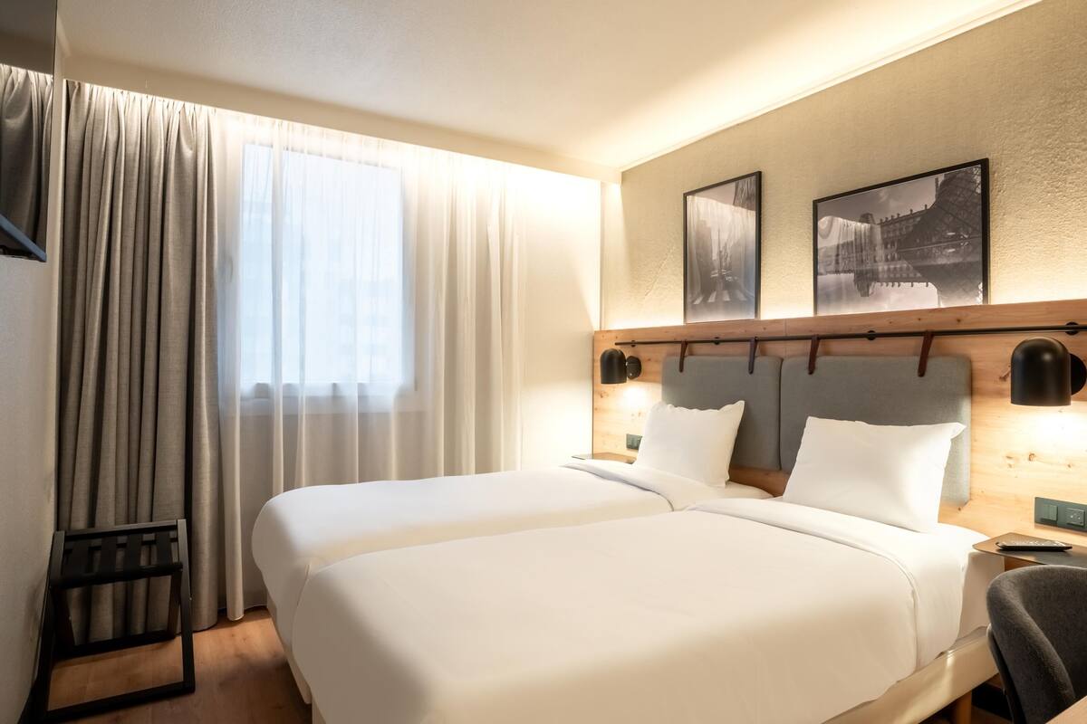Standard Room, 2 Single Beds | Premium bedding, desk, laptop workspace, blackout curtains