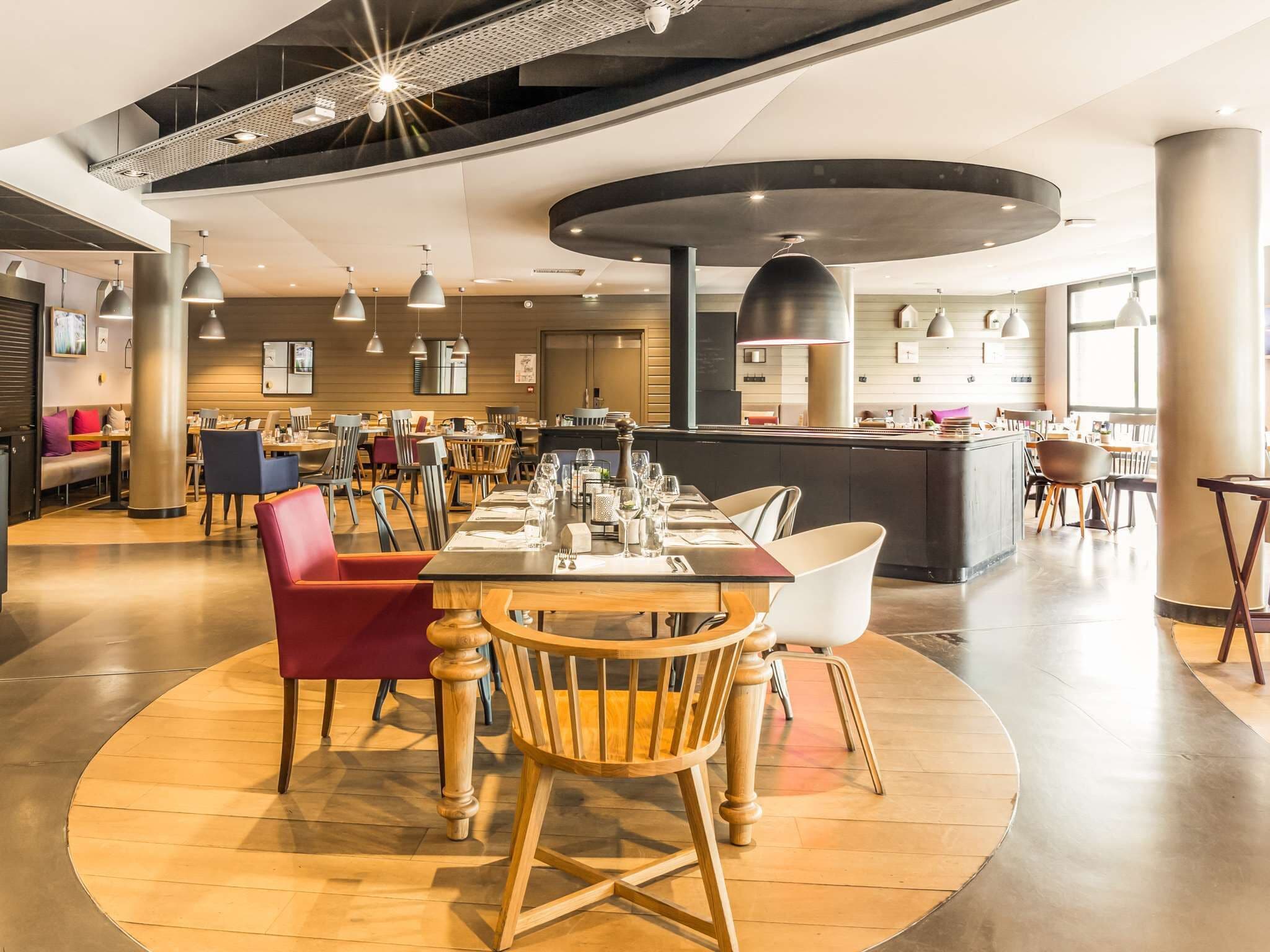 Daily buffet breakfast (EUR 16.90 per person)