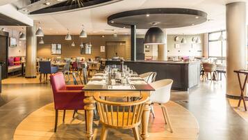 Daily buffet breakfast (EUR 16.90 per person)