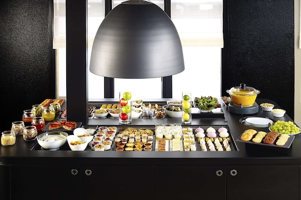 Lunch and dinner served, French cuisine