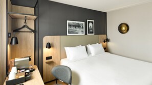 Superior Room, 1 King Bed | Premium bedding, desk, blackout drapes, soundproofing - Campanile Saint Quentin en Yvelines (Montigny-le-Bretonneux)