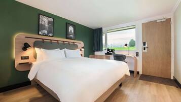 Superior Room, 1 King Bed | Premium bedding, desk, laptop workspace, blackout drapes