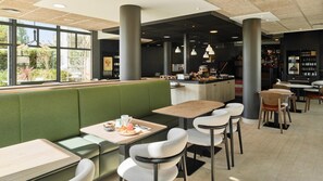 Breakfast, lunch, dinner served; French cuisine 