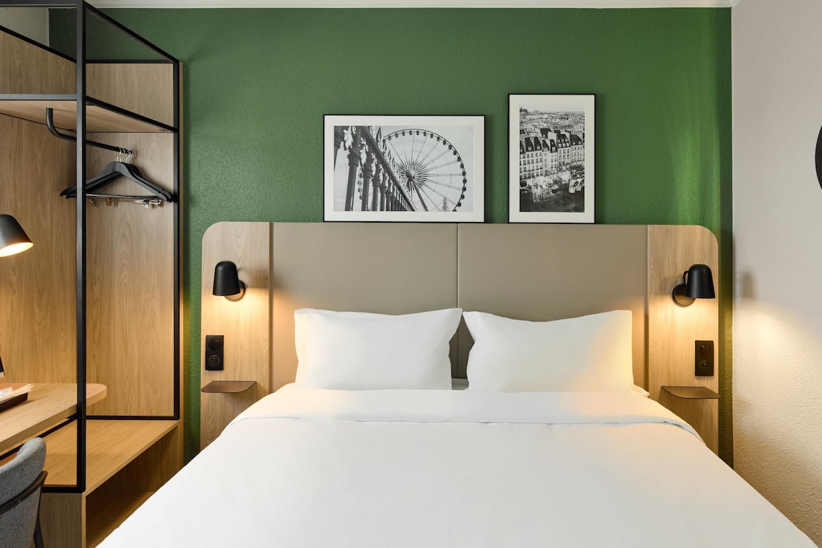 Kamar Standar, Beberapa Tempat Tidur | Seprai premium, meja kerja, tirai kedap cahaya, dan kedap suara