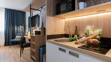 Fridge, microwave, espresso maker, coffee/tea maker