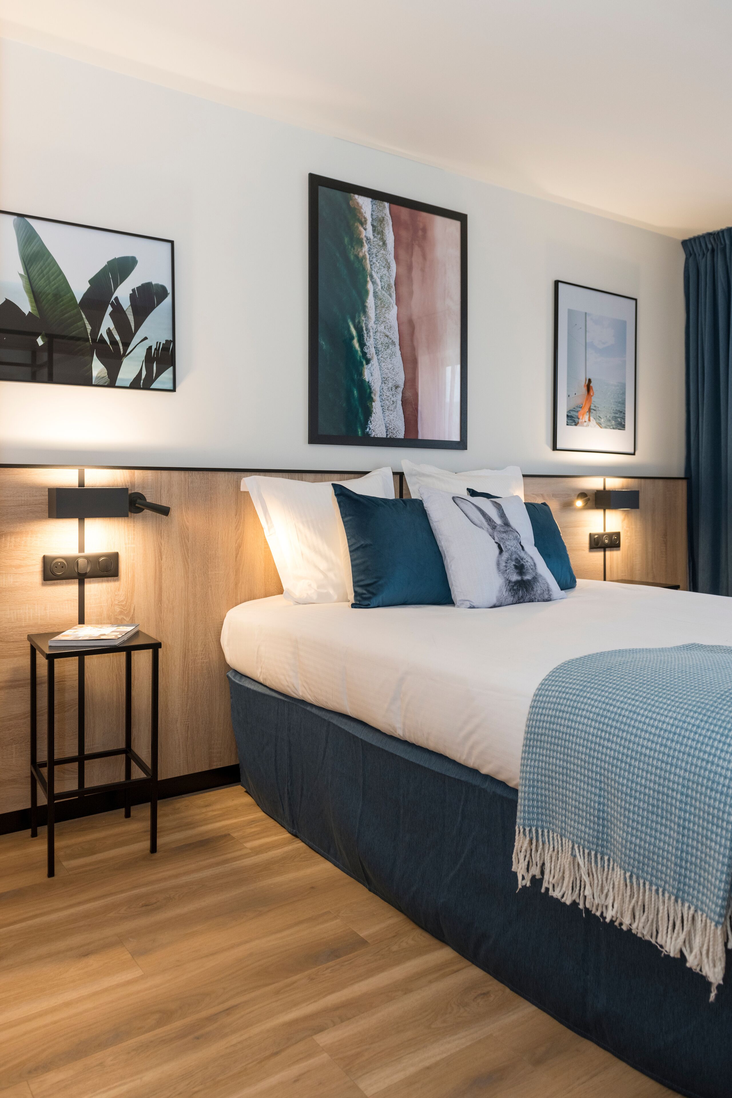 standard room, 1 queen bed, bathtub (kitchenette) | premium bedding, individually decorated, individually furnished, desk