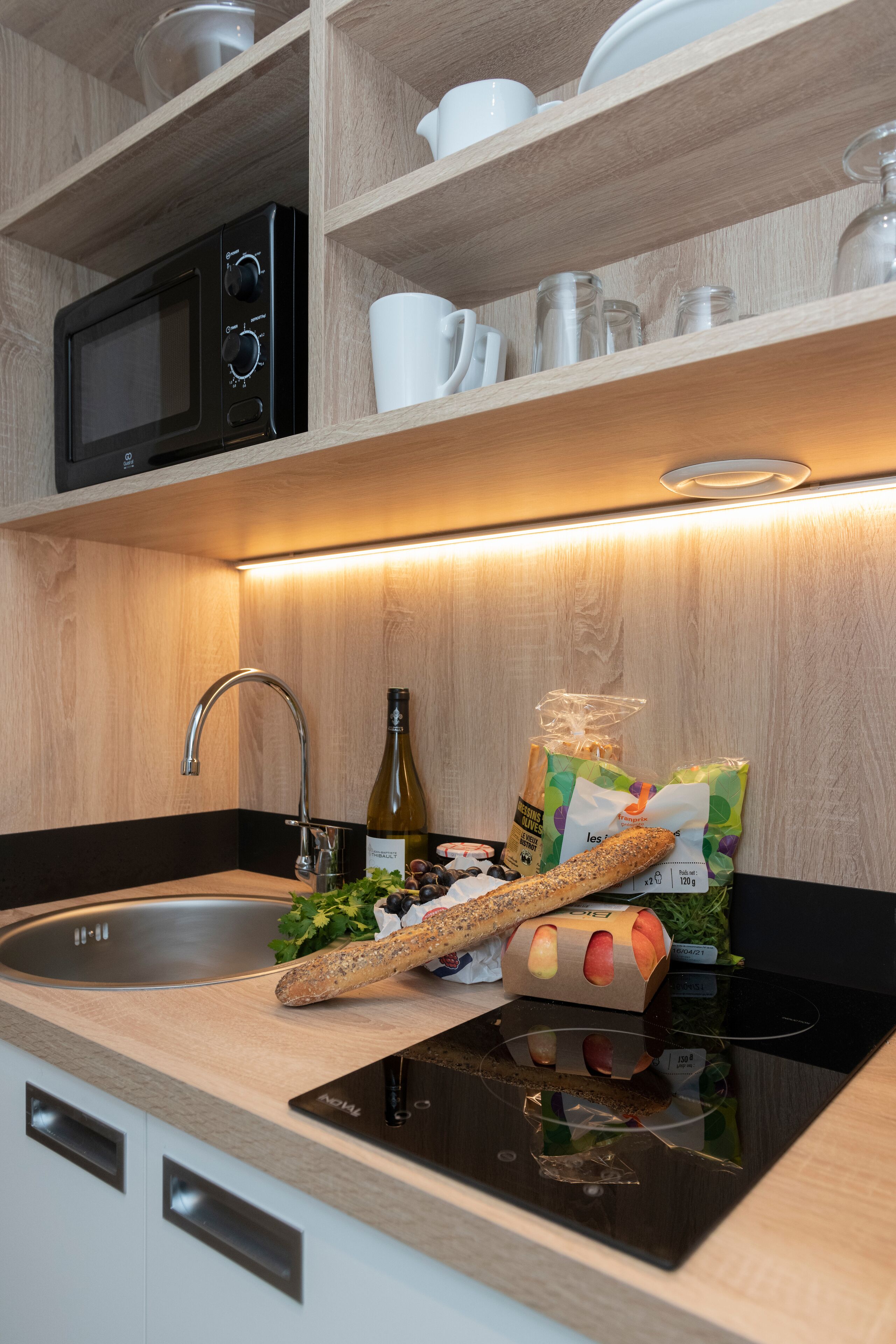 fridge, microwave, espresso maker, coffee/tea maker