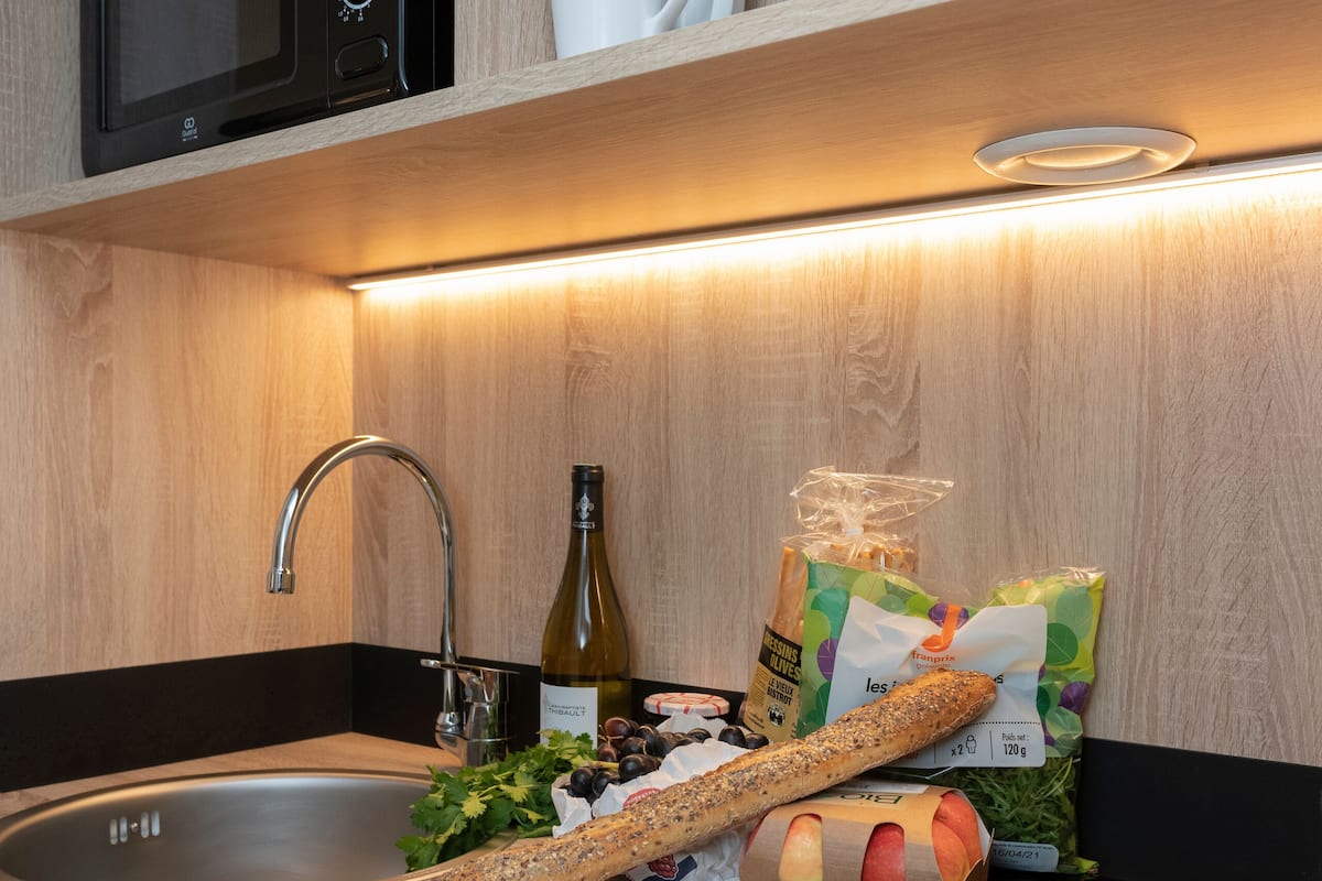 fridge, microwave, espresso maker, coffee/tea maker