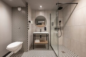 Eco-friendly toiletries, hair dryer, towels - Tulip Residences Joinville-Le-Pont (Joinville-le-Pont)