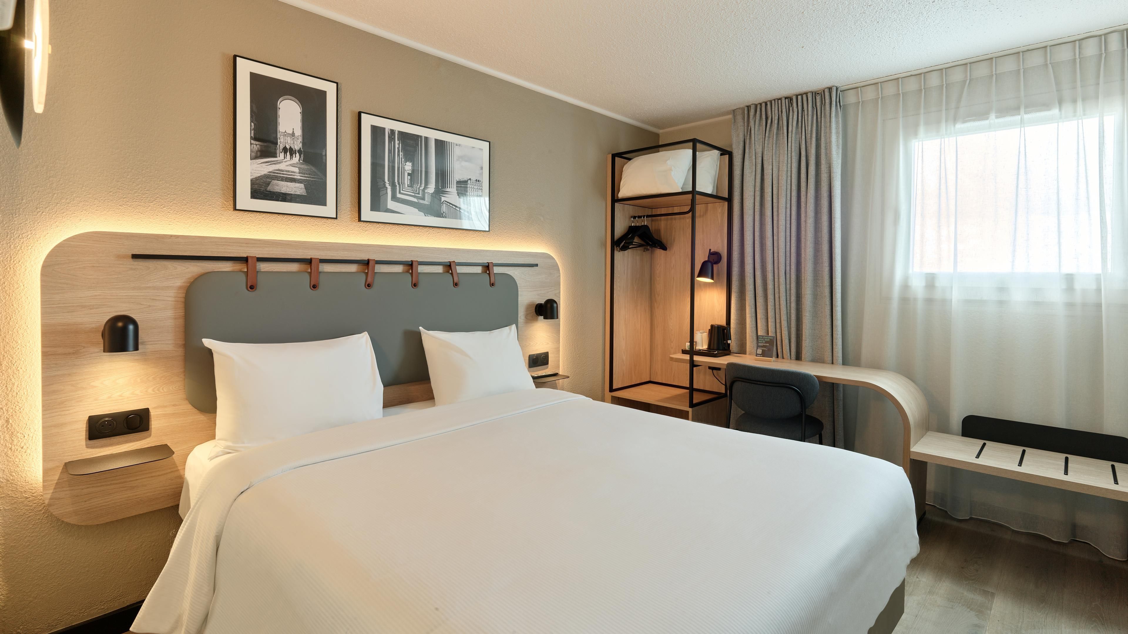 Standaard kamer, 1 queensize bed | Luxe beddengoed, een bureau, verduisterende gordijnen