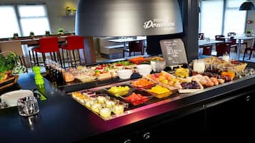 FrĂŒhstĂŒck, Mittagessen, Abendessen, französische KĂŒche