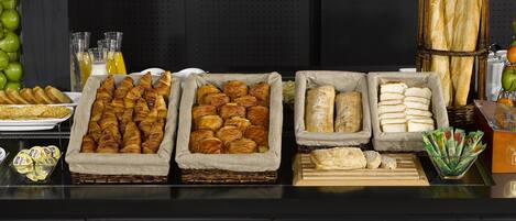 Daily buffet breakfast (EUR 16.9 per person)