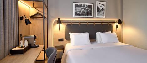 Habitación superior, 1 cama King size | Ropa de cama de alta calidad, escritorio y cortinas blackout