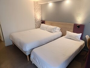 Room, Multiple Beds | Desk, laptop workspace, blackout drapes, soundproofing - Kyriad Meaux Sud – Nanteuil Les Meaux (Nanteuil-les-Meaux)