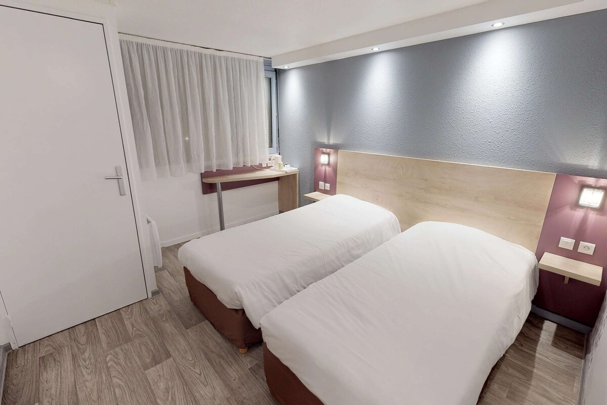 Chambre Standard, 2 lits jumeaux | Bureau, espace de travail pour ordinateurs portables
