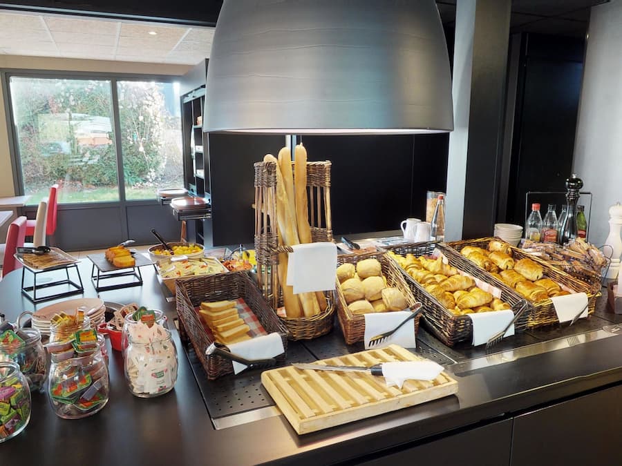 Frokost på farten hver dag (EUR 11.9 per person)