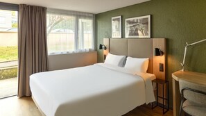 Standaard kamer, 1 queensize bed | Luxe beddengoed, een bureau, verduisterende gordijnen