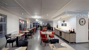 Frokost, lunsj og middag serveres, franske retter 