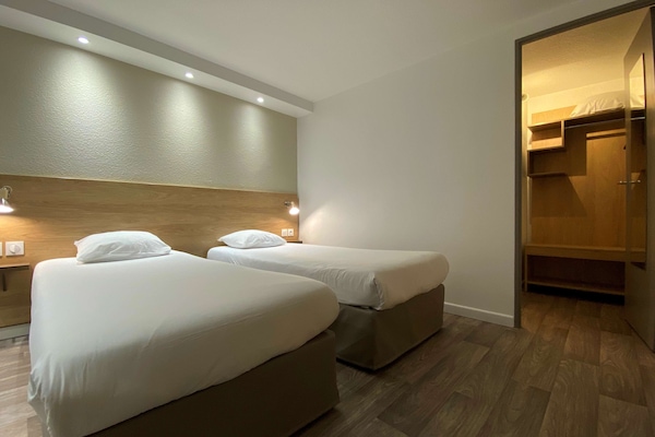 Standard Room, 2 Twin Beds | Individually furnished, desk, soundproofing, iron/ironing board