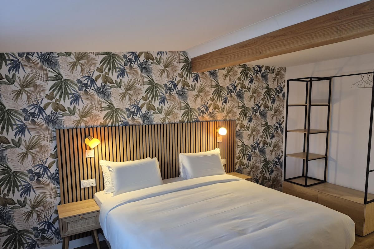 Suite Prestigio, 1 cama King size y sofá cama | Muebles diferentes, escritorio y insonorización